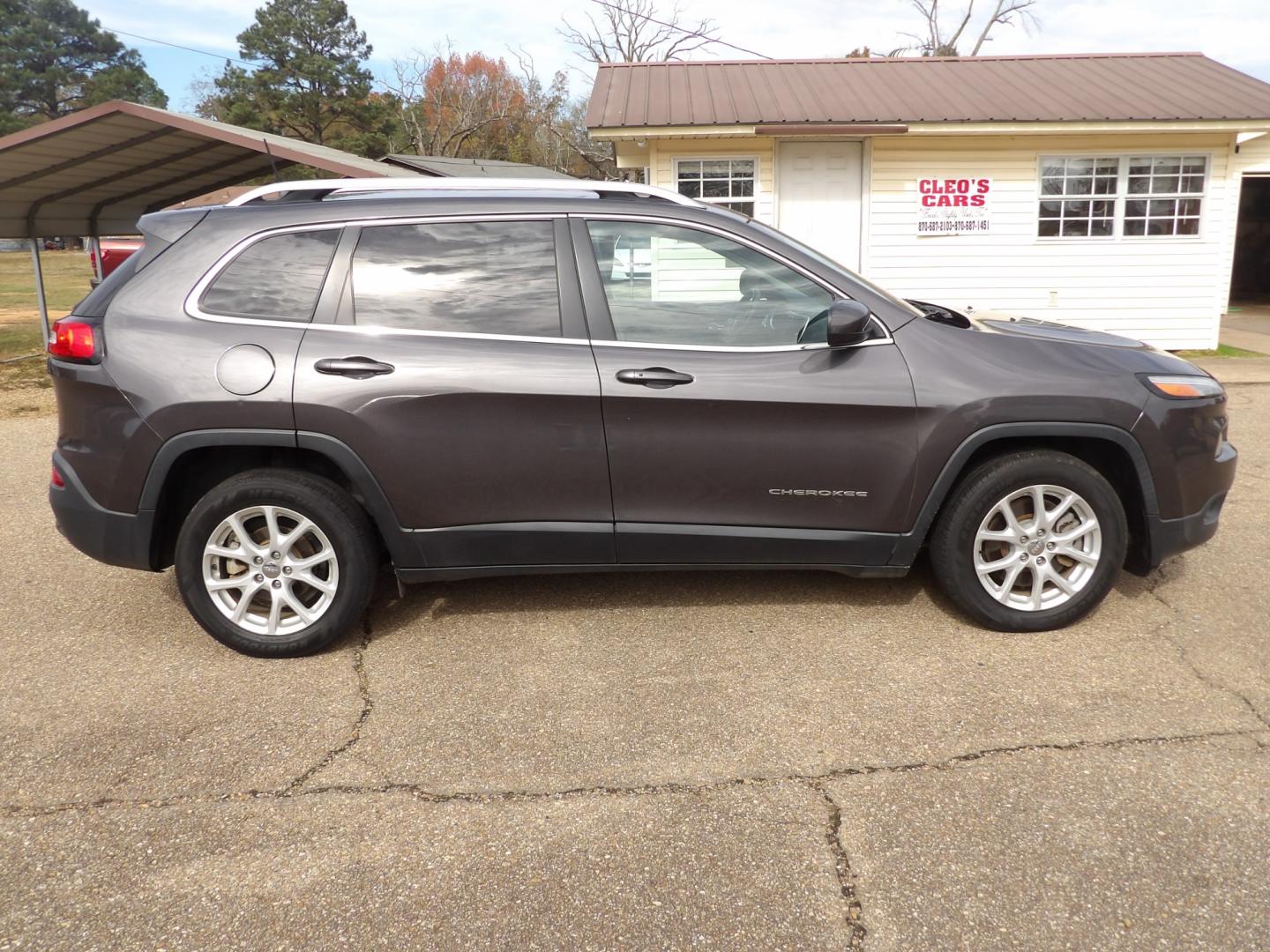 2018 Granite Crystal Metallic /Black Jeep Cherokee (1C4PJLLB9JD) , located at 401 First NE, Bearden, AR, 71720, (870) 687-3414, 33.726528, -92.611519 - Photo#29